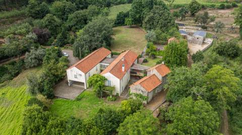 Quinta da Azenha – Encanto Rural em Lustosa, Lousada