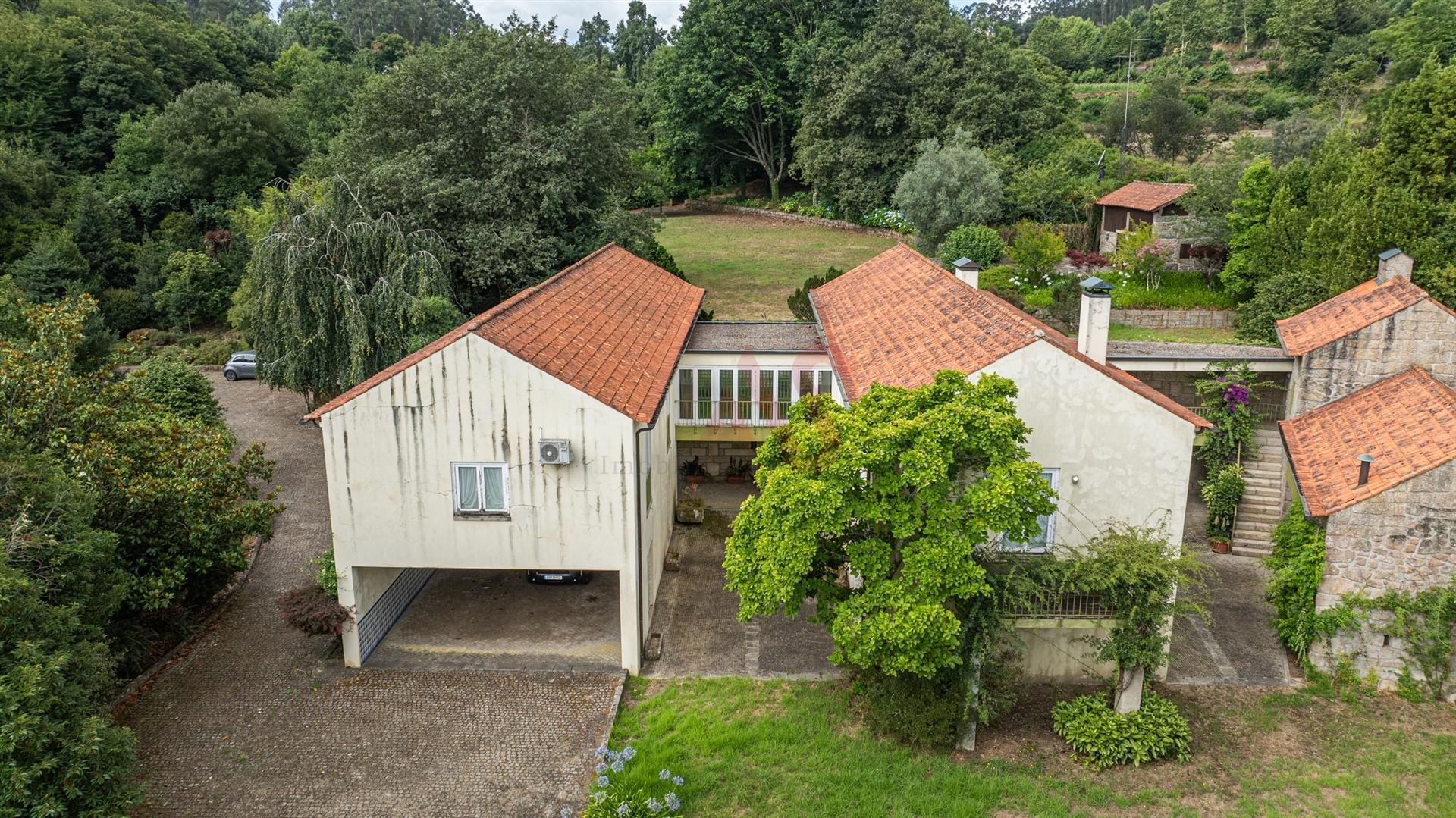 Quinta da Azenha – Encanto Rural em Lustosa, Lousada