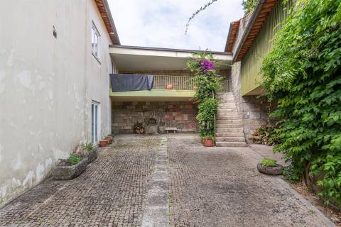 Quinta da Azenha – Encanto Rural em Lustosa, Lousada