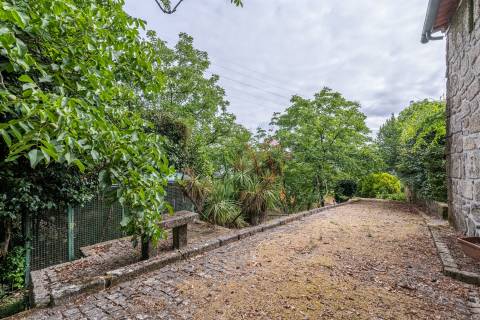 Quinta da Azenha – Encanto Rural em Lustosa, Lousada