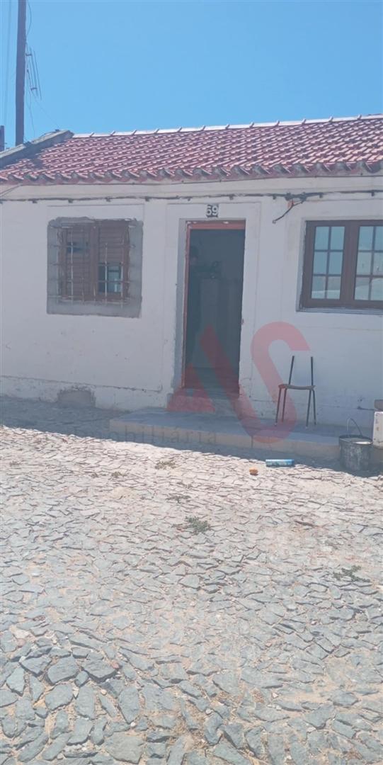 Moradia T2 para Remodelar na cidade de Moura