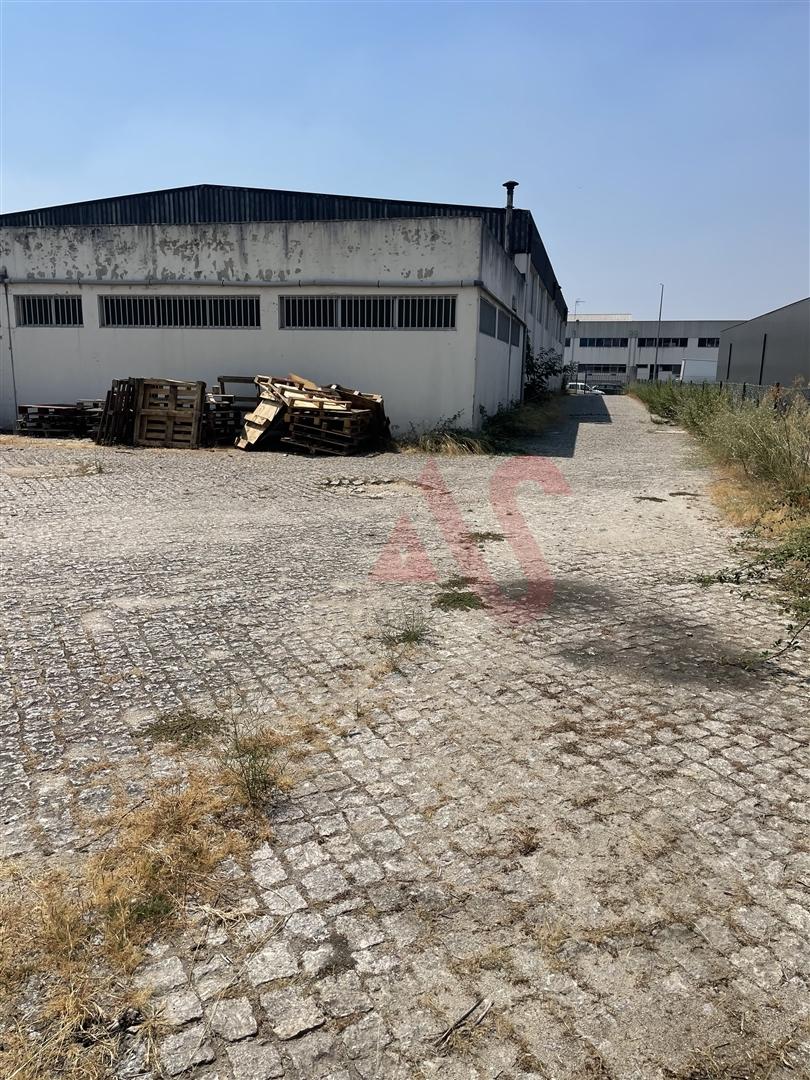 Armazém Industrial para Arrendamento – Guilhufe, Penafiel