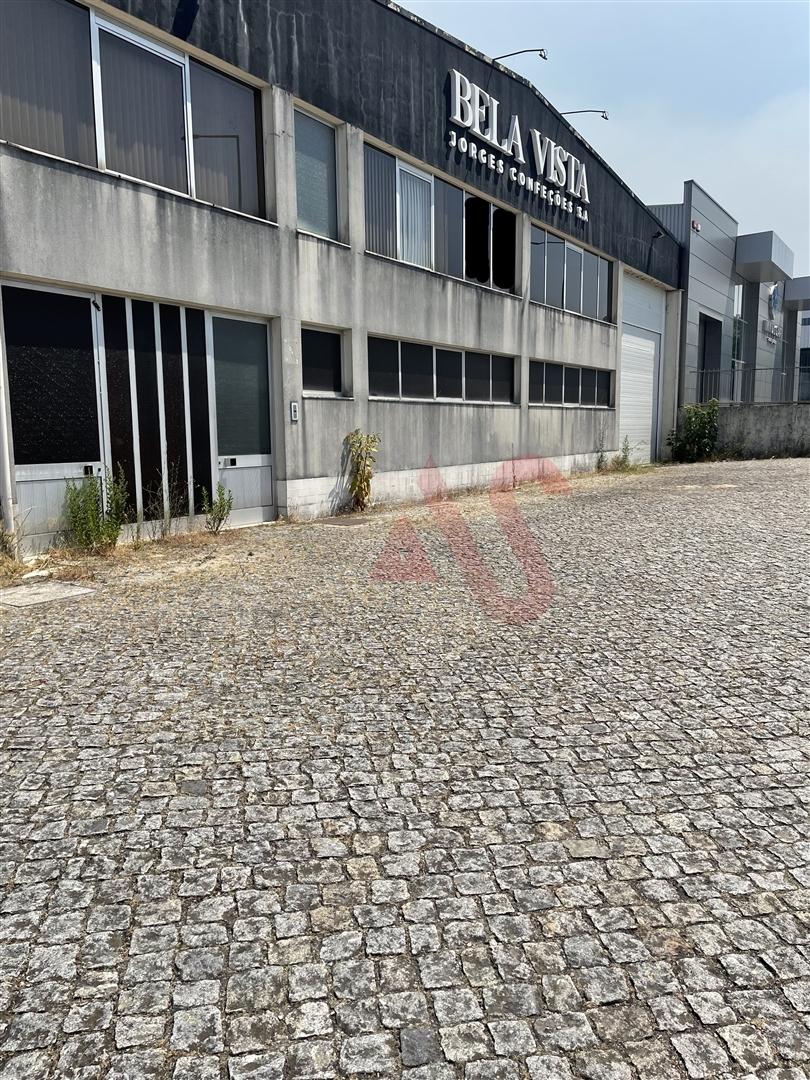 Armazém Industrial para Arrendamento – Guilhufe, Penafiel