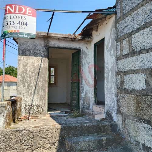 Moradia T2 para Restaurar em Regadas, Fafe