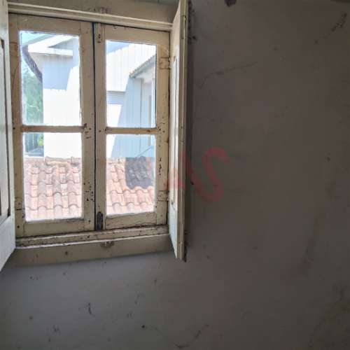 Moradia T2 para Restaurar em Regadas, Fafe