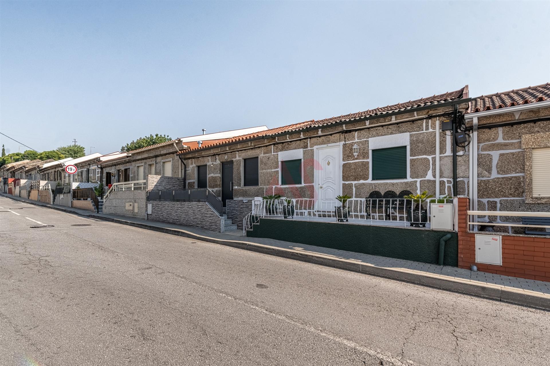 Moradia T2+1 com contrato de arrendamento de longa duração – Azurém, Guimarães