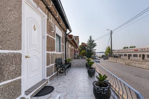 Moradia T2+1 com contrato de arrendamento duração – próxima da Univerdidade do Minho em Guimarães