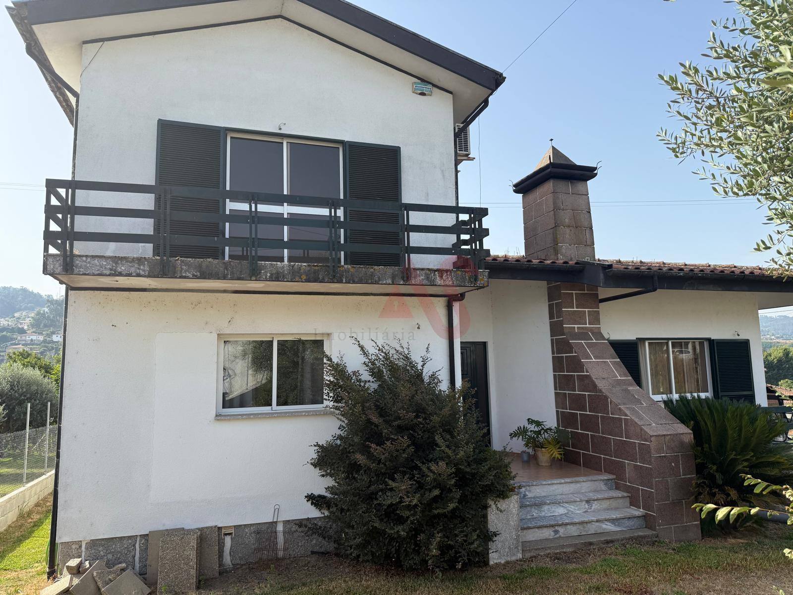 Moradia T5 com Garagem para 8 Carros e Excelente Localização em São Paio de Vizela