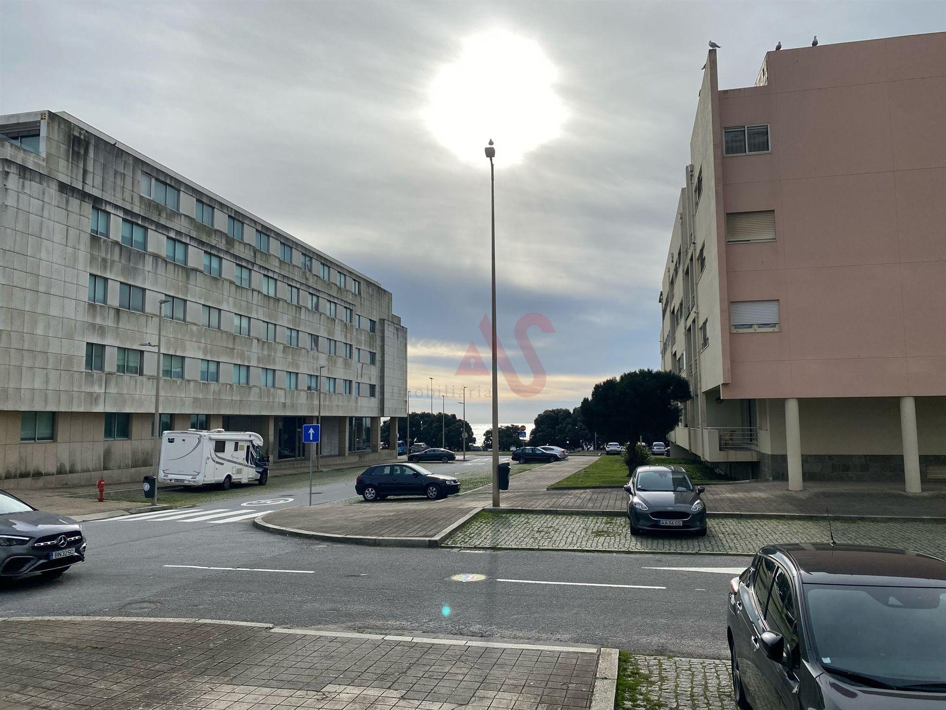Apartamento T1 na 2ª linha do mar em Leça de Palmeira