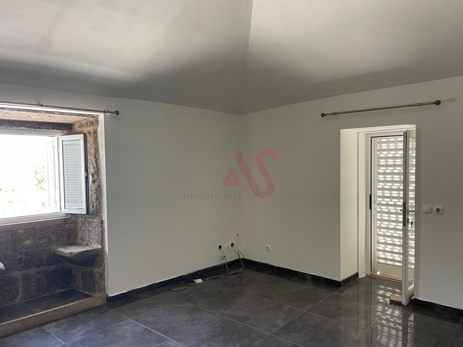 &#127969; Arrendamento – Moradia T1 rústica em pedra &#124; Roriz