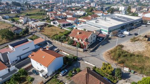 Moradia T4 com potencial para reconversão em 3 frações &#124; Freamunde &#124; 454 m² de construção