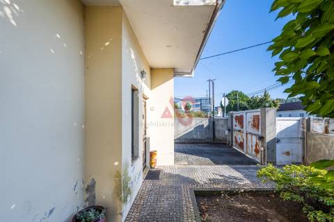 Moradia T4 com potencial para reconversão em 3 frações &#124; Freamunde &#124; 454 m² de construção