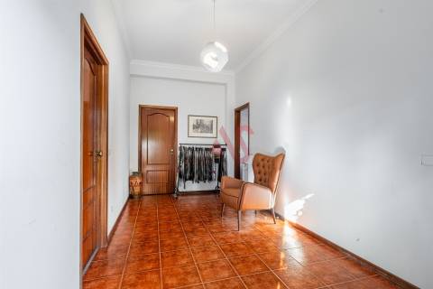 Moradia T4 com potencial para reconversão em 3 frações &#124; Freamunde &#124; 454 m² de construção