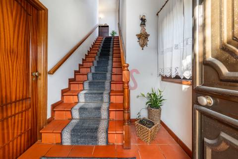 Moradia T4 com potencial para reconversão em 3 frações &#124; Freamunde &#124; 454 m² de construção