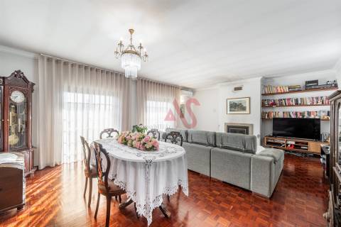 Moradia T4 com potencial para reconversão em 3 frações &#124; Freamunde &#124; 454 m² de construção