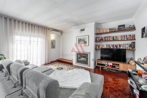 Moradia T4 com potencial para reconversão em 3 frações &#124; Freamunde &#124; 454 m² de construção