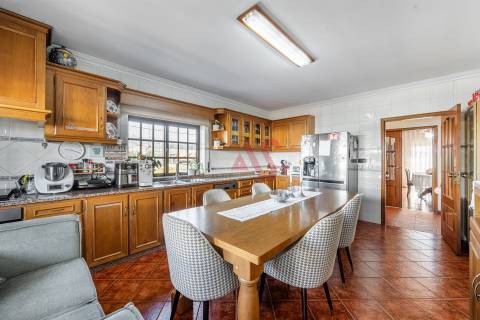 Moradia T4 com potencial para reconversão em 3 frações &#124; Freamunde &#124; 454 m² de construção