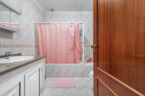 Moradia T4 com potencial para reconversão em 3 frações &#124; Freamunde &#124; 454 m² de construção