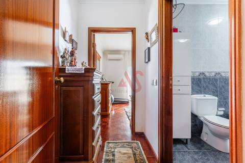 Moradia T4 com potencial para reconversão em 3 frações &#124; Freamunde &#124; 454 m² de construção