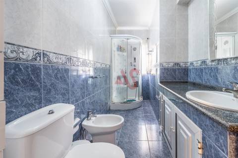 Moradia T4 com potencial para reconversão em 3 frações &#124; Freamunde &#124; 454 m² de construção