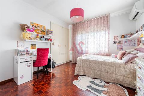 Moradia T4 com potencial para reconversão em 3 frações &#124; Freamunde &#124; 454 m² de construção