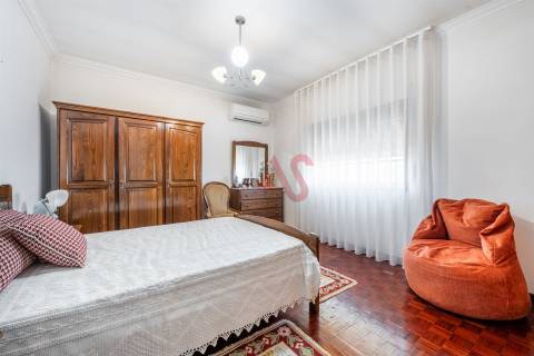 Moradia T4 com potencial para reconversão em 3 frações &#124; Freamunde &#124; 454 m² de construção