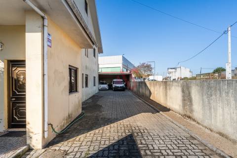 Moradia T4 com potencial para reconversão em 3 frações &#124; Freamunde &#124; 454 m² de construção