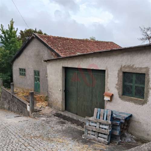 Prédio com 210 m2 em Regadas, Fafe