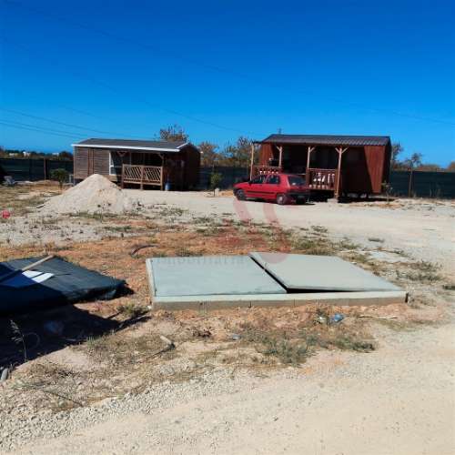 Terreno Rústico com 7 Bungalows na Guia em Albufeira