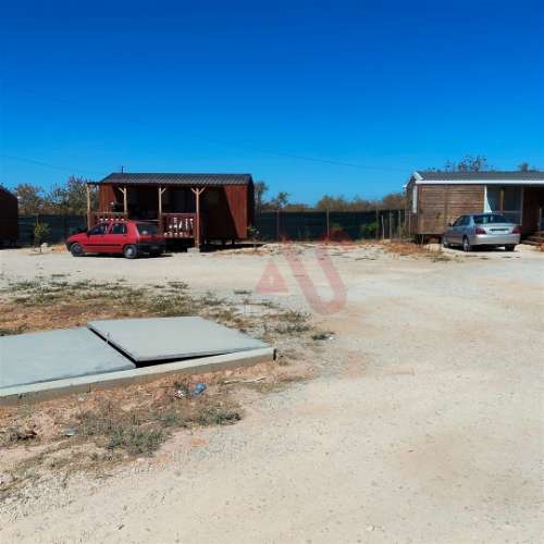 Terreno Rústico com 7 Bungalows na Guia em Albufeira