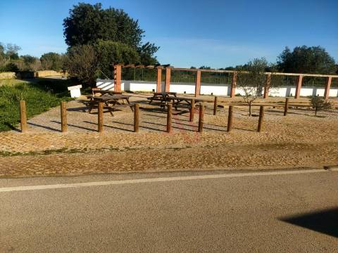 Terreno com uma área total de 24.070 m2 com 1 Bungalow T2 em Albufeira