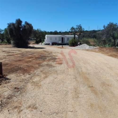 Terreno com uma área total de 24.070 m2 com 1 Bungalow T2 em Albufeira