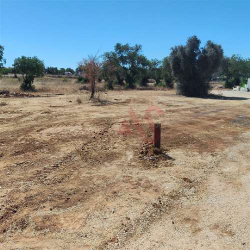 Terreno com uma área total de 24.070 m2 com 1 Bungalow T2 em Albufeira