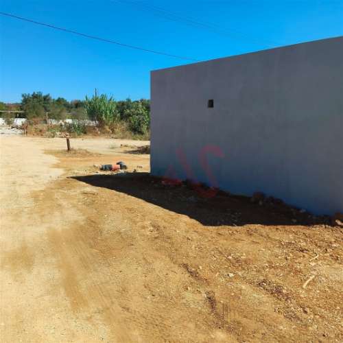 Terreno com uma área total de 24.070 m2 com 1 Bungalow T2 em Albufeira