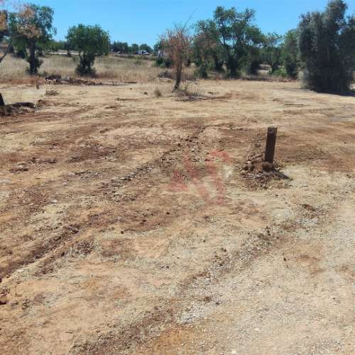 Terreno com uma área total de 24.070 m2 com 1 Bungalow T2 em Albufeira