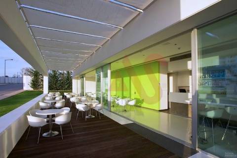 Bar de Luxo com Campo de Ténis na Praia da Rocha em Portimão