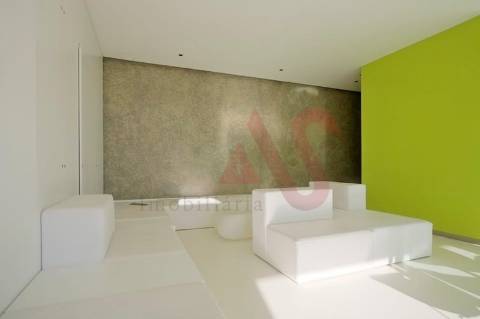 Bar de Luxo com Campo de Ténis na Praia da Rocha em Portimão