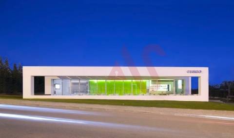 Bar de Luxo com Campo de Ténis na Praia da Rocha em Portimão