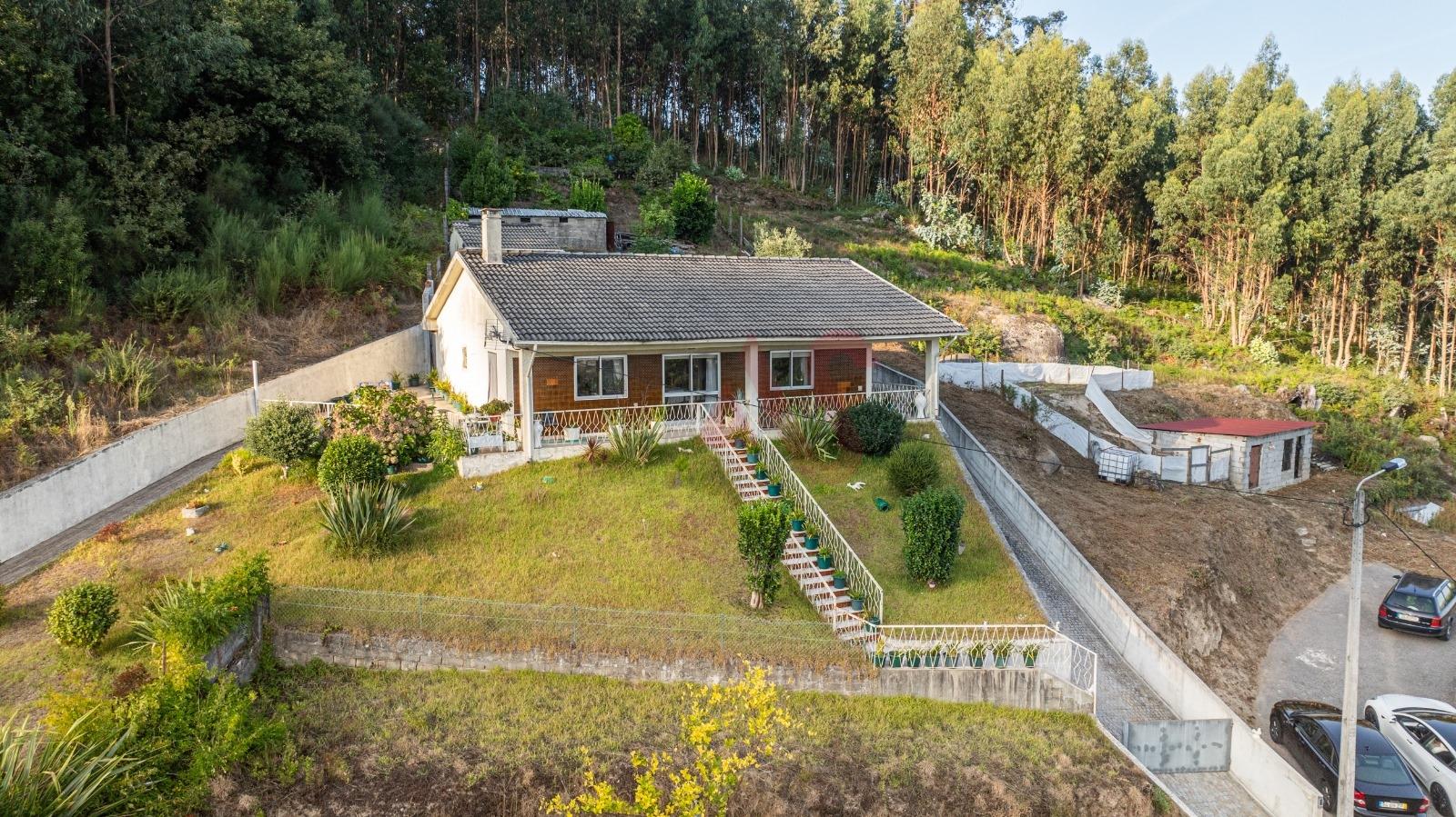 Moradia T3 com Terreno de 1.000 m² em São Faustino, Guimarães