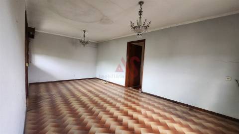 Moradia T2 para Remodelação em Airães – Felgueiras