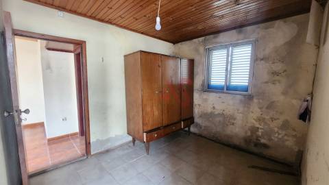 Moradia T2 para Remodelação em Airães – Felgueiras