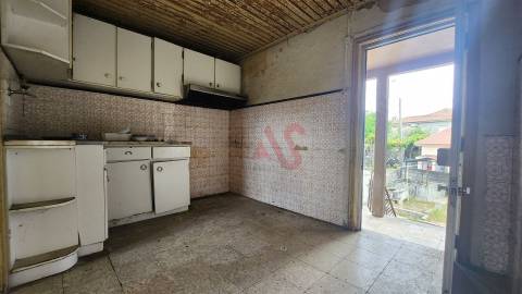 Moradia T2 para Remodelação em Airães – Felgueiras