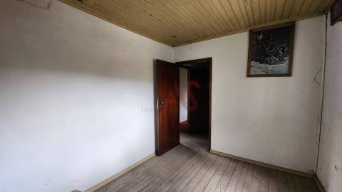 Moradia T2 para Remodelação em Airães – Felgueiras