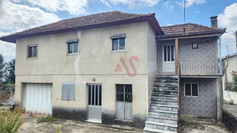 Moradia T2 para Remodelação em Airães – Felgueiras