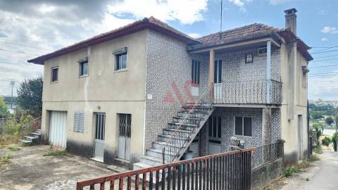 Moradia T2 para Remodelação em Airães – Felgueiras