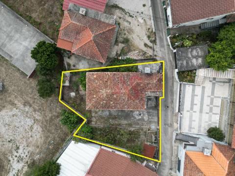 Moradia T2 para Remodelação em Airães – Felgueiras
