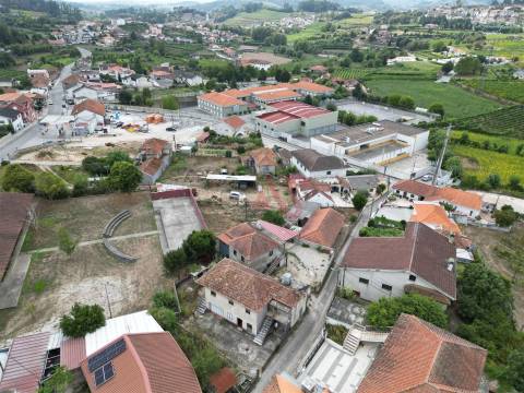 Moradia T2 para Remodelação em Airães – Felgueiras