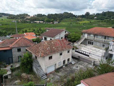 Moradia T2 para Remodelação em Airães – Felgueiras