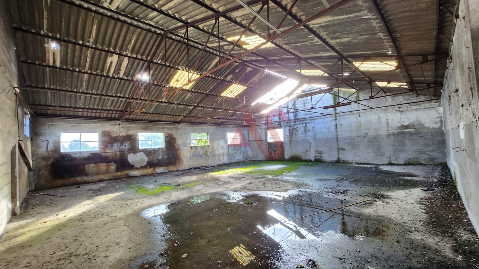Armazém com 2 Pisos para Restaurar – 350m² de Área Bruta em Lote de 640m² em Vilela, Paredes