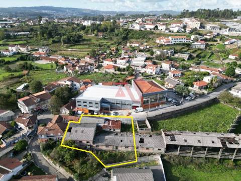 Armazém com 2 Pisos para Restaurar – 350m² de Área Bruta em Lote de 640m² em Vilela, Paredes